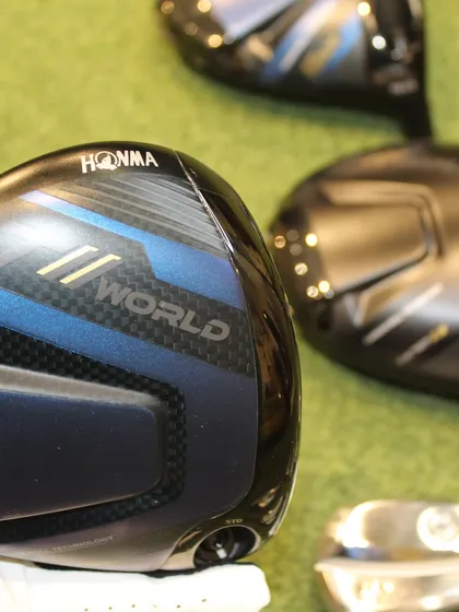 The sleek and powerful design of the Honma T//World driver head.