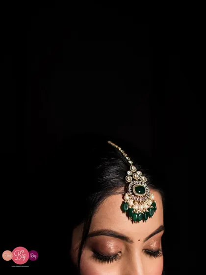 An artistic shot focusing on the bride's maang tikka. We use creative lighting to turn these beautiful details into works of art.