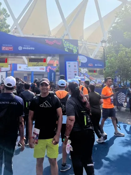 At the starting area of the Vedanta Half Marathon. Being surrounded by thousands of fellow runners is a huge motivation.
