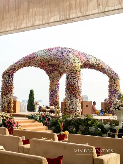 This mandap is a testament to the art of floristry, with thousands of blossoms creating a solid dome of color. It’s a design that makes a bold, romantic statement for a truly memorable wedding ceremony.