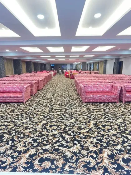 An alternative seating arrangement at Palm Beach banquet using comfortable pink sofas instead of chairs, perfect for a more relaxed event atmosphere.