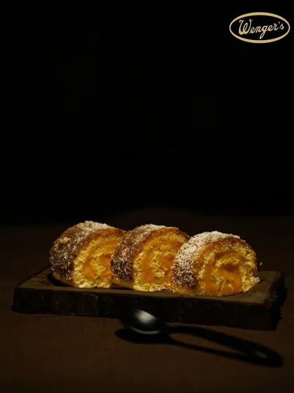 A lemony delight for a refreshing treat. This is our lemon Swiss roll, with a zesty lemon cream filling rolled into a soft sponge and dusted with coconut.