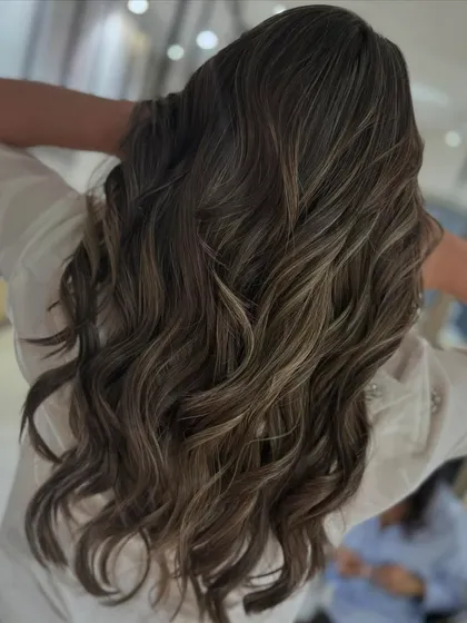 A cool blonde balayage blend that looks stunning on long hair. I used a back-to-back foil technique to achieve this level of brightness and blend.