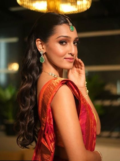 A side view of the wavy ponytail, showing how it creates a look that is both elegant and effortless.