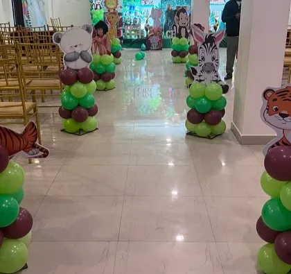 The walkway of the jungle safari party, lined with balloon pillars topped with animal character cutouts.