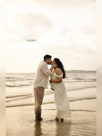 A kiss seals the moment. Capturing the love and connection between two people as they prepare to welcome new life is always a privilege. These are the last moments of just the two of you. 🥹