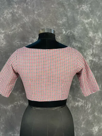 The back view of our checked cotton blouse. The boat neckline provides a clean and elegant line, perfect for a smart, comfortable look.