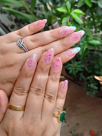These tiny little flakes change color in the light! This fun set has a pink glittery base with iridescent flakes that shift between green and pink.