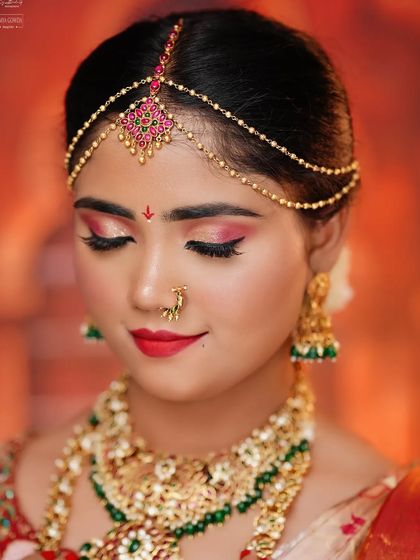 A full bridal look featuring our kundan and green bead set. The photos show the front of the jewellery as well as the beautiful hair accessory at the back.