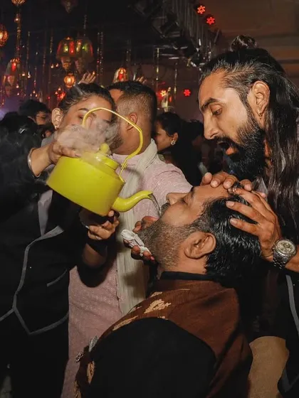 We use creative and fun ways to serve drinks, like this steaming kettle, which adds a bit of theatricality to the party and becomes a great photo opportunity for guests.