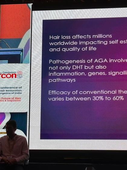 A closer look at my presentation slide discussing the causes of hair loss, including DHT, inflammation, and genetics. A correct diagnosis is the first step to a successful treatment.