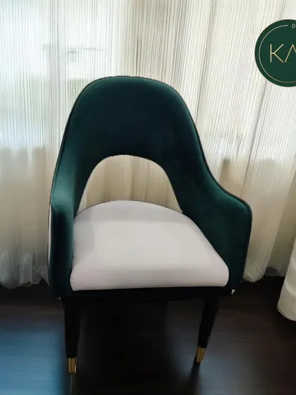 We crafted this statement chair with a dramatic open-back design, combining deep emerald velvet with a contrasting white seat. The tapered legs with brass tips add a final touch of luxury, making it a perfect accent piece for a high-end commercial lounge or a stylish home.