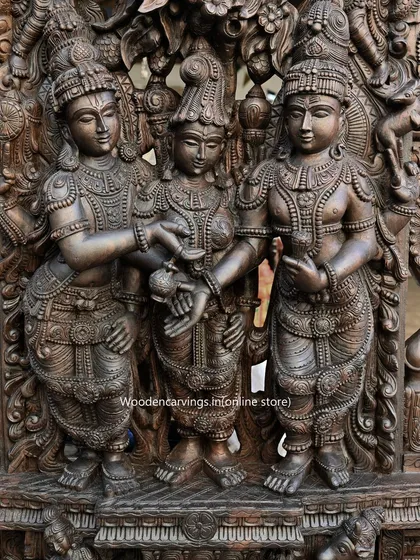 This close-up showcases the hand gestures and symbolic items held by the deities during the Thirukalyana Kolam ceremony. Every detail is carved with spiritual intention and adherence to traditional iconography.