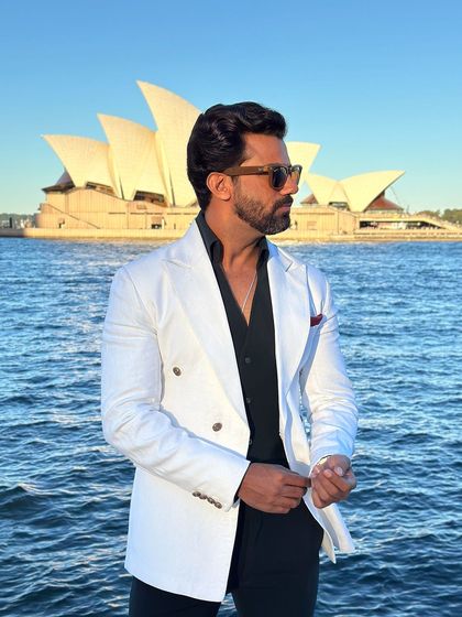 Adjusting the sleeve, a small detail that shows the perfect fit of our bespoke blazers.