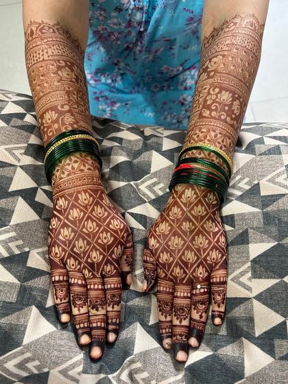 Intricate Bridal Mehendi photo 13