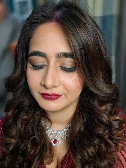 Glamorous Reception & Sangeet Styles photo 48