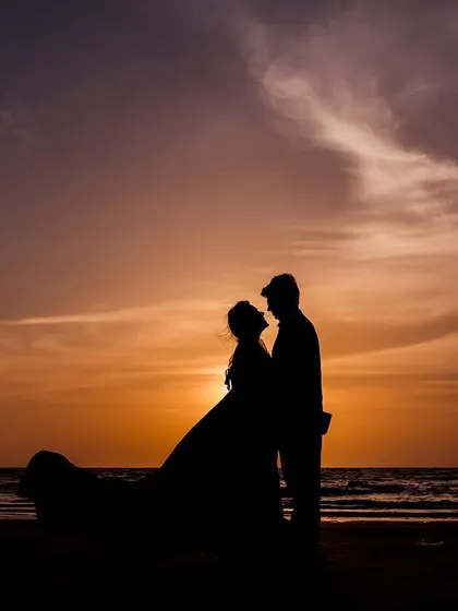 A perfect silhouette against the golden hour sky. This is the kind of cinematic magic I love to create, turning your love story into a timeless piece of art on the beach.