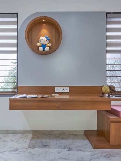 Unique Architectural Details photo 4