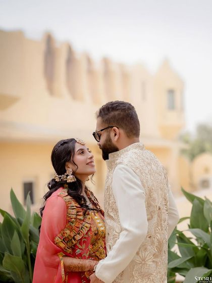 A romantic portrait of Rahul and Aashi, framed against the backdrop of Mundota Palace.