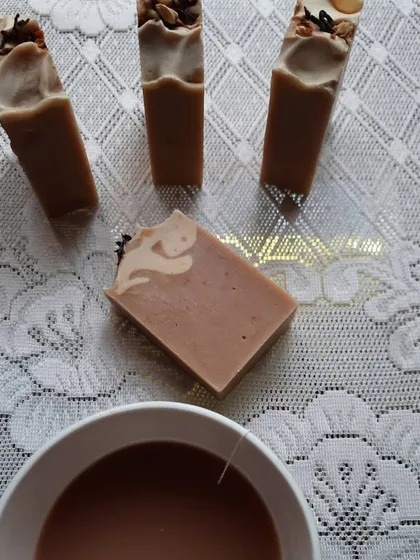 This shot captures the essence of the Earl Grey Tea soap. It's made with a generous amount of cocoa butter, making it an extra-pampering bar for dry winter skin.