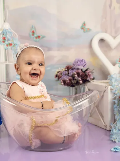 A huge, open-mouthed laugh from the tub. Bath time photos are always a hit at the end of a milestone session.