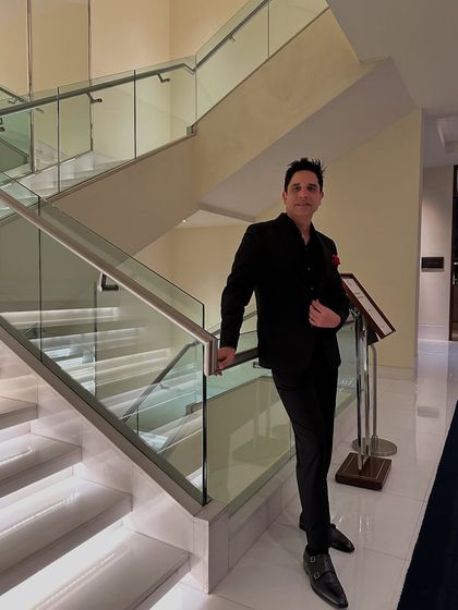 Clean, clear, and focused. Taking a moment before the event begins.