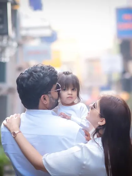 Your family's story isn't just in your home, it's in the streets you walk together. We did this outdoor family session in a favorite local lane, turning an everyday walk into a beautiful memory.