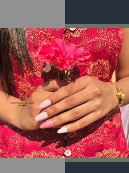 Simple yet beautiful. A soft pink set with a touch of glitter, perfect for any occasion.