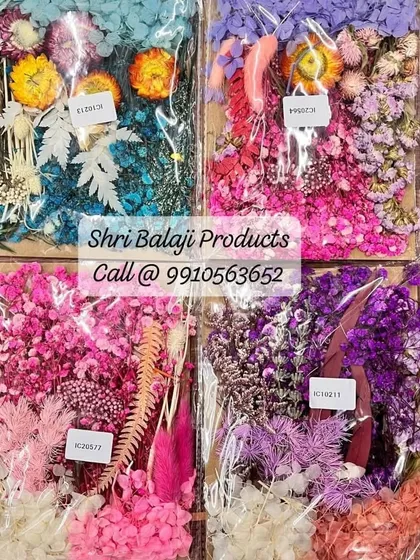 Four different color-themed dried flower kits. These are perfect for artists who want a specific color palette for their resin or candle projects.