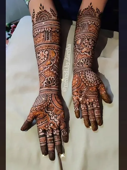 This bridal design incorporates beautiful lotus motifs, a popular and symbolic element in Indian weddings.