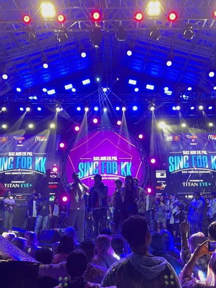 Another view of the stage from the KK tribute show, with the entire band and singers united in music.