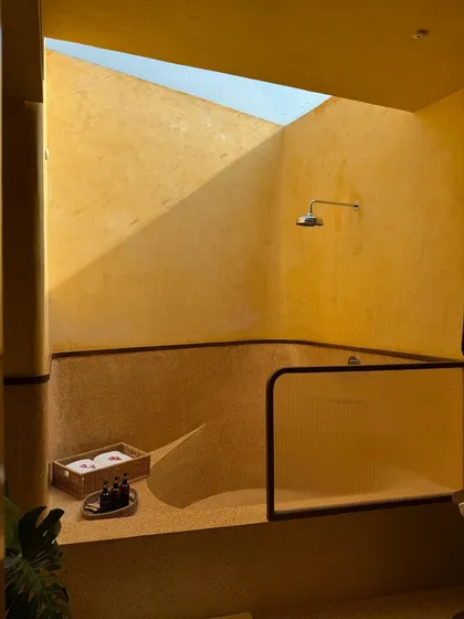 Our open-air showers are a truly unique experience. Feel the warmth of the sun or the cool evening air as you rinse away the stresses of the world, fully immersed in the elements.