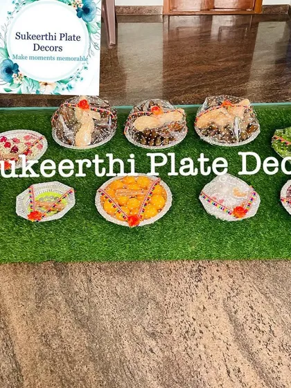This image shows a set of seer plates neatly wrapped for transport or gifting. I ensure that every detail is taken care of, from decoration to presentation.