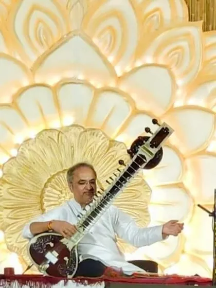 A beautiful moment from our concert at the Uttarpara Sangeet Chakra. The audience's energy was incredible, and playing "Ekla Chalo Re" in Kolkata was truly special.