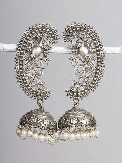 These stunning oxidized silver ear cuffs feature a bird motif and a large jhumka with pearl details. A true statement piece for any jewellery lover.