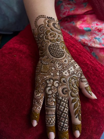 Mehendi Art by Nishat - Mehndi (Henna) Artistry Elegant Henna for Guests & Parties photo 15