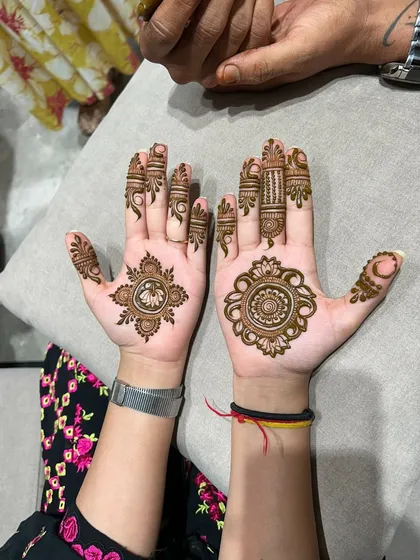 A lovely guest mehandi option. Each hand has a different but coordinated mandala design, which is quick to apply and looks very pretty.