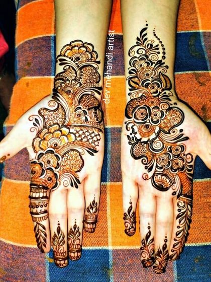 A beautiful example of an Indo-Arabic design, combining the flowing vines of Arabic style with the detailed fillers of Indian mehndi.
