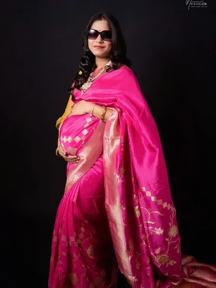 A fun and stylish twist on a traditional look. Adding sunglasses brings a touch of modern personality to this classic saree maternity shoot.