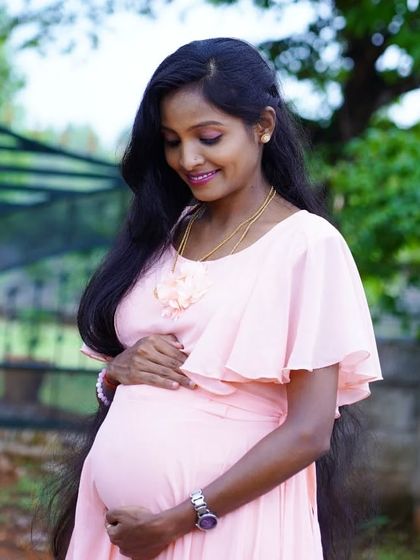Hema cradling her baby bump. This look is all about celebrating the natural beauty of motherhood.