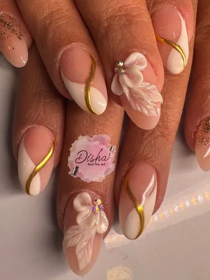 An elegant and festive design. This set features a soft white base with delicate gold swirls and beautiful 3D floral accents, perfect for any celebration.