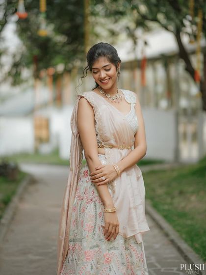 In a whirlwind of wedding chaos, she chose softness. This reception look features barely-there blush, kohl-kissed eyes, and a calm, poetic vibe.