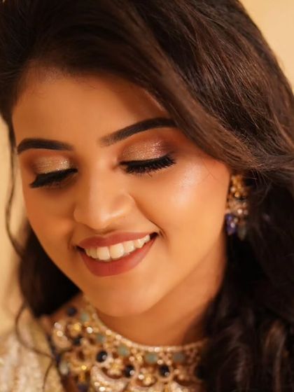 A beautiful close-up of Payal's reception eye makeup. The gold glitter is applied with precision to create a look that is both dazzling and sophisticated.