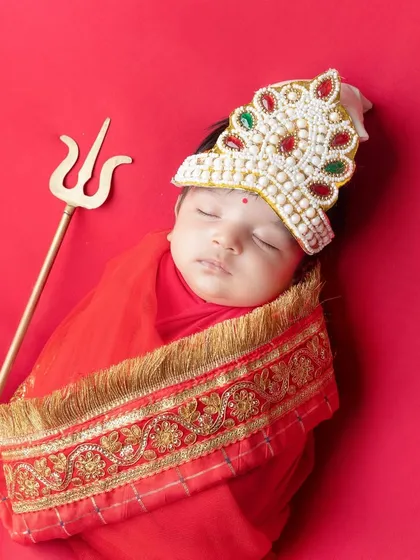 Another pose from the Maata Rani theme, featuring a beautiful mukut and trishul prop.