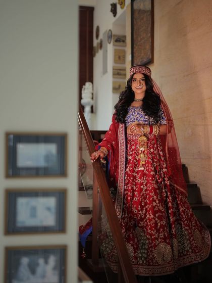 This bride honored her Himachali roots by wearing her grandfather's topi. I created a look that was both traditionally bridal and personally meaningful, with soft glam makeup to let her heritage shine.