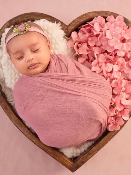 So much love in one photo. This heart-shaped bowl filled with soft pink flowers provides a sweet and beautiful frame for a sleeping newborn.