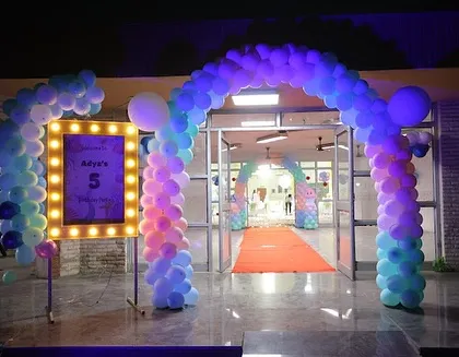 The grand entrance to Adya's "Under the Sea" adventure, featuring a massive balloon arch in ocean colors and a lit-up welcome sign.