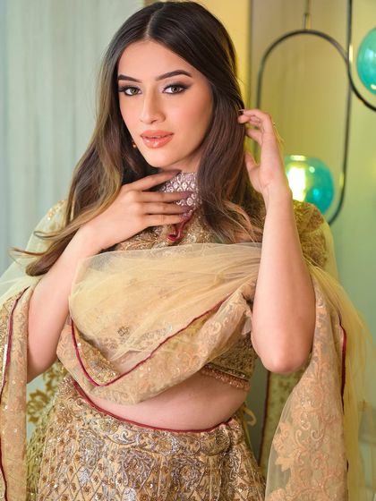 A beautiful portrait showcasing the soft glam makeup. The look is elegant and timeless, perfect for a bride who wants to look like herself, but better.