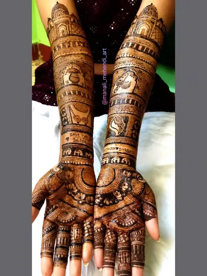 This bridal mehandi is filled with auspicious and royal symbols. It includes elephants, a doli (palanquin), and a kalash, telling the story of a traditional Indian wedding.