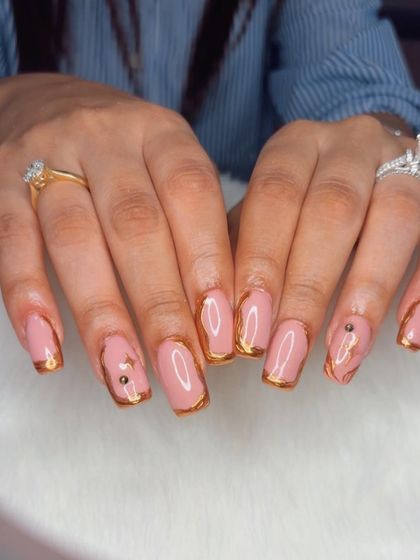 Rose gold chrome nails, perfect for a wedding or special event.